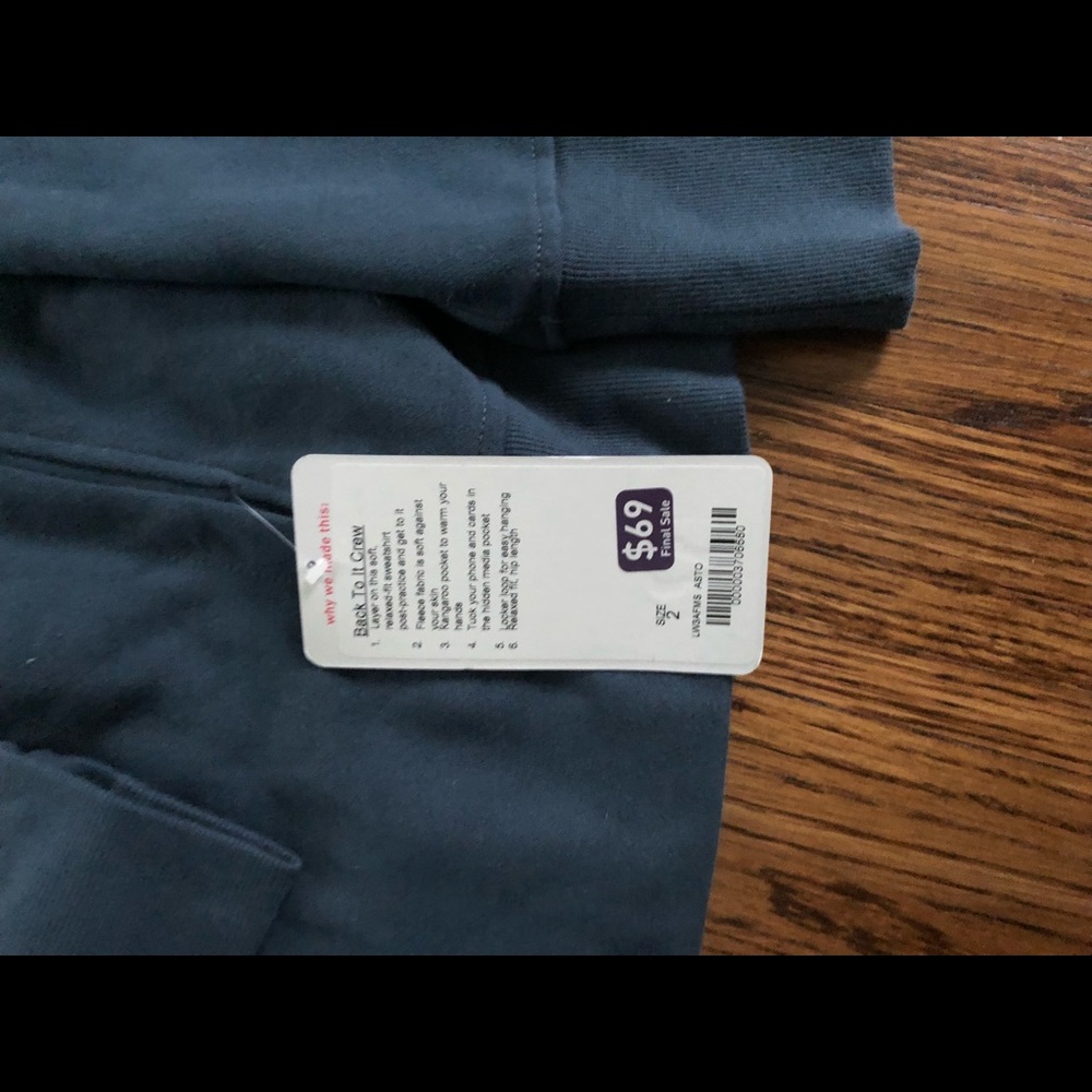 Lululemon sweatshirt Size 2 NWT